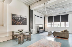 Downtown Los Angeles Condo with Rooftop Pool Access